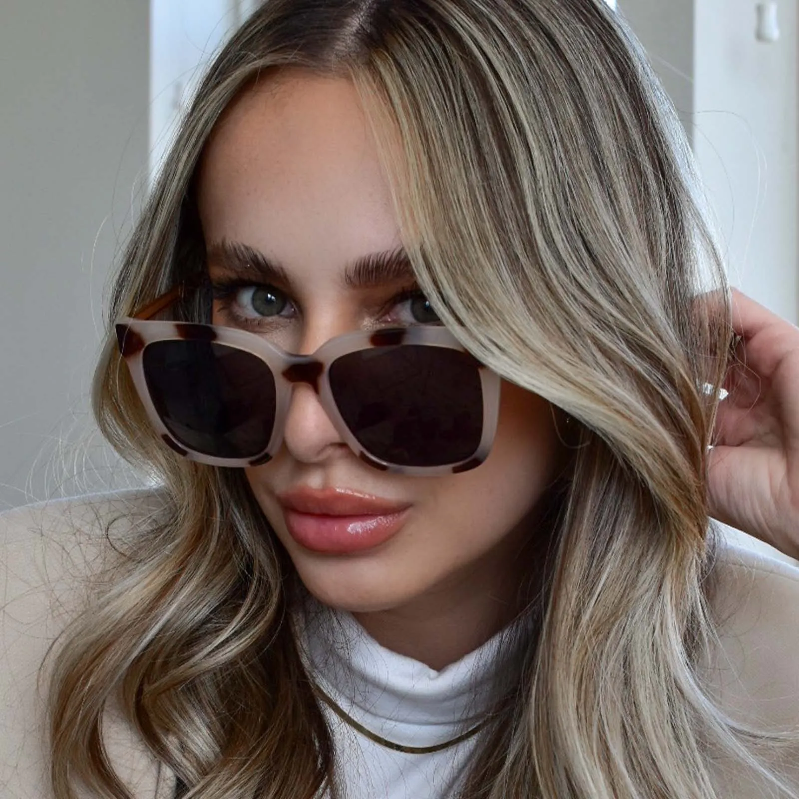 HAILEY - CREAM TORTOISE   SOLID GREY SUNGLASSES