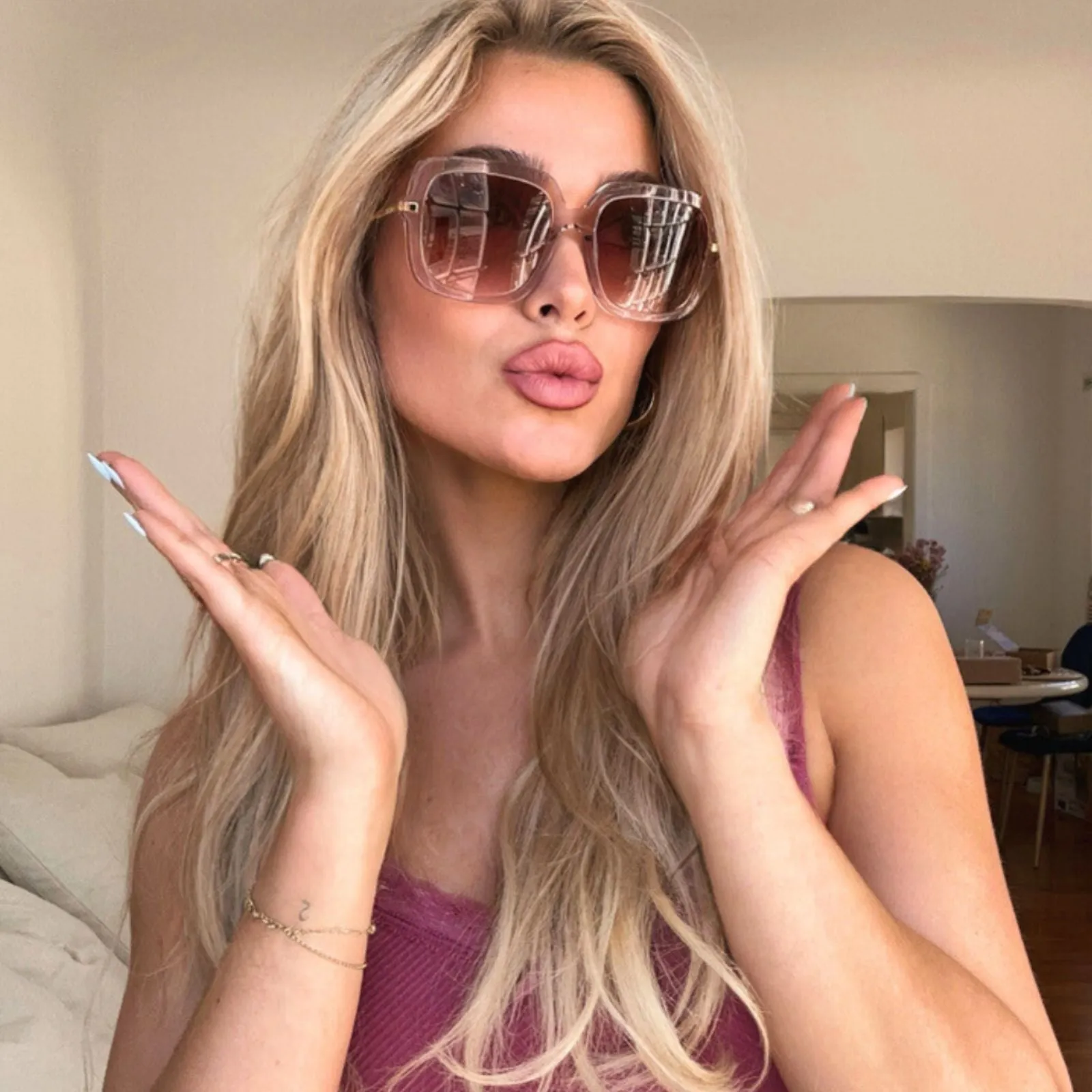 SANDRA - LIGHT PINK CRYSTAL   DUSK GRADIENT SUNGLASSES