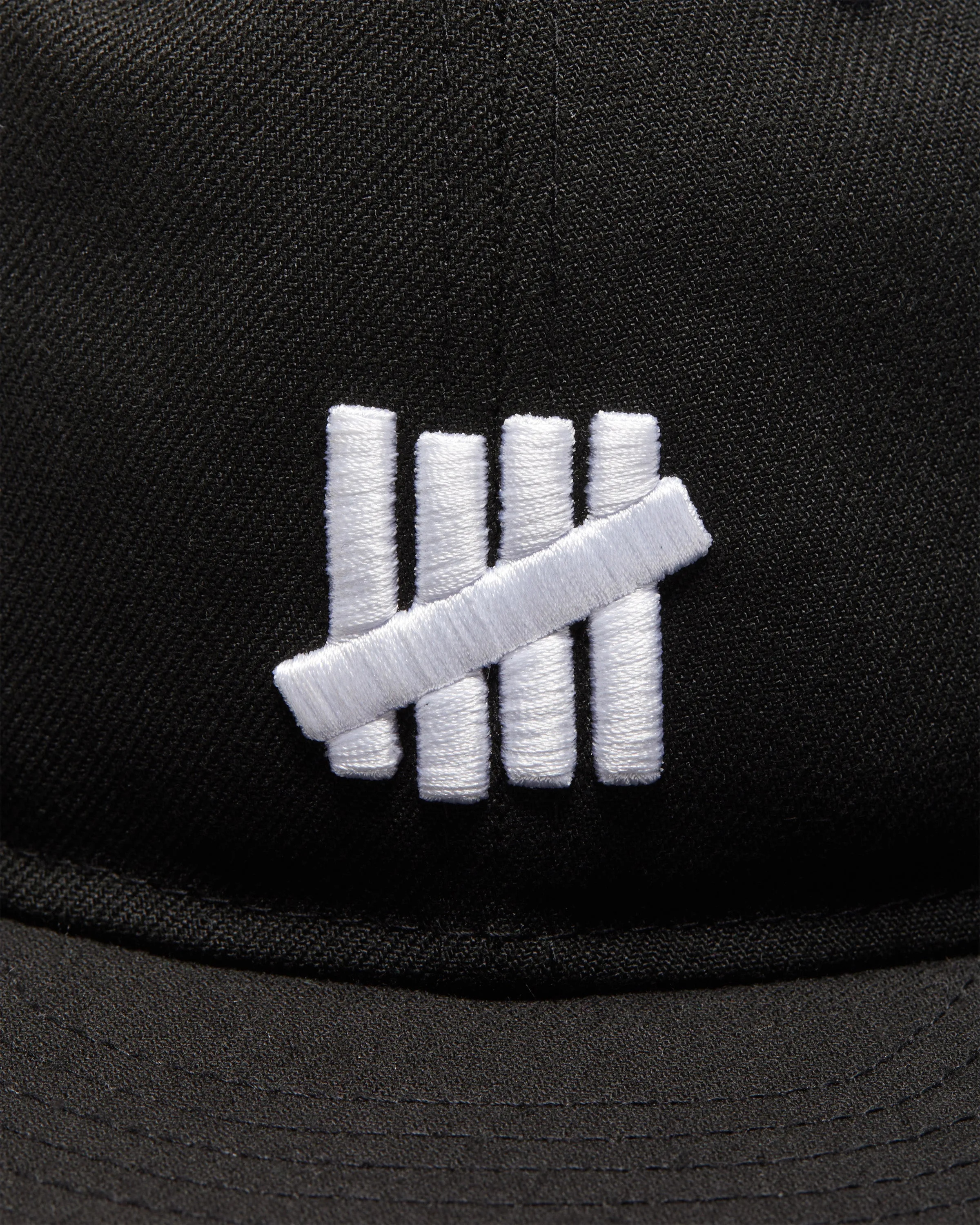 UNDEFEATED X NE ICON SNAPBACK