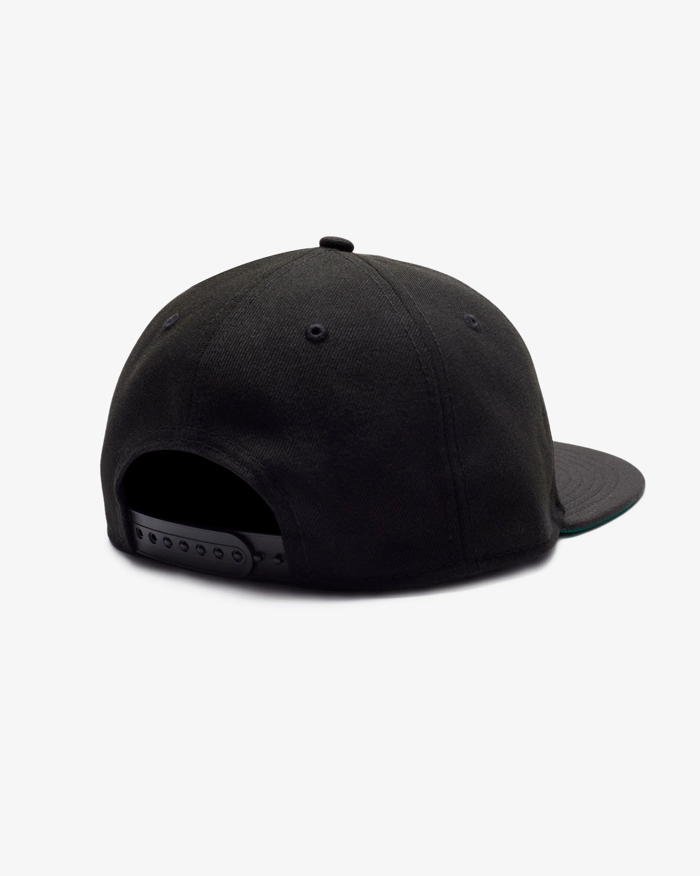 UNDEFEATED X NE ICON SNAPBACK